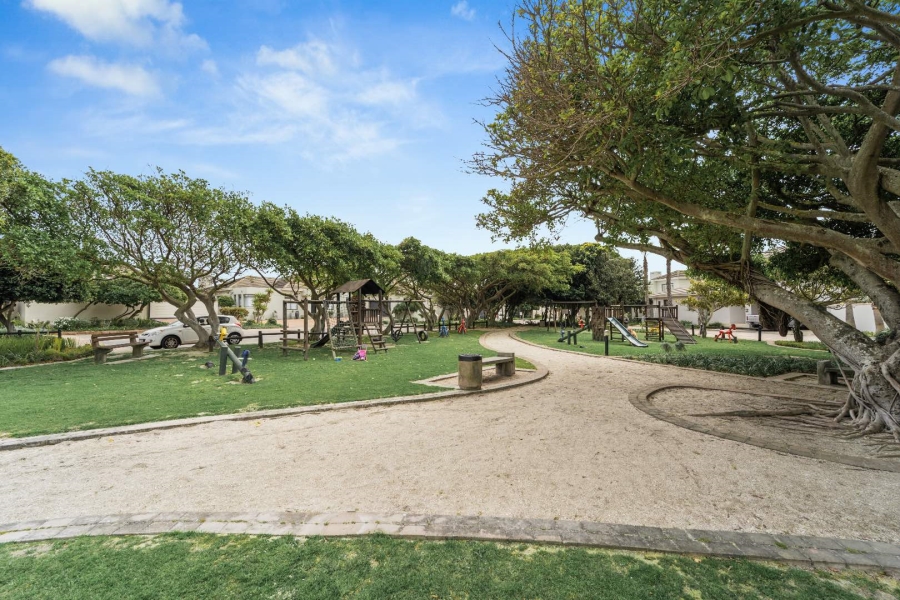 4 Bedroom Property for Sale in Sunset Links Western Cape